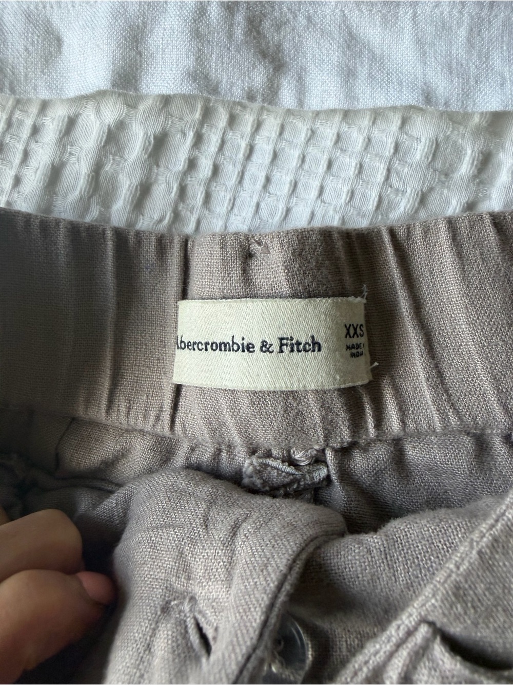 Abercrombie & Fitch Taupe Wide-Leg High-Rise Pants and MatchingWhite Halter Top - Picture 4 of 6